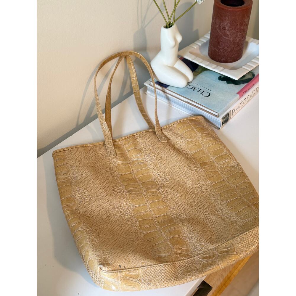 Vintage Gianni Croc Embossed Faux Leather Tote Bag Camel Tan ✨